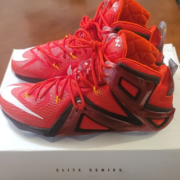 Lebron XII Elite sz 13 - Picture 2 of 4